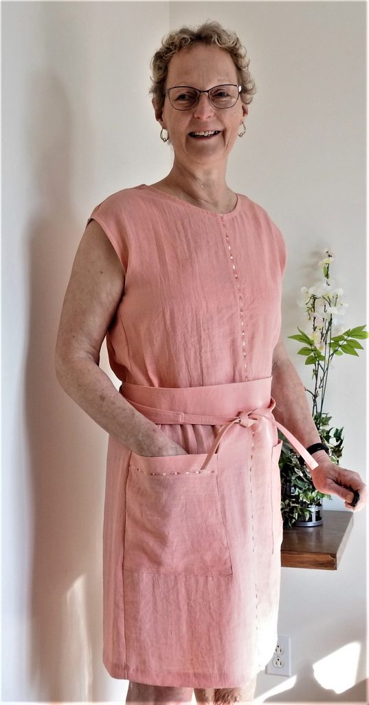 Jalie's Bianca dress in slub linen look is a great way to celebrate Spring and Summer fabrics.